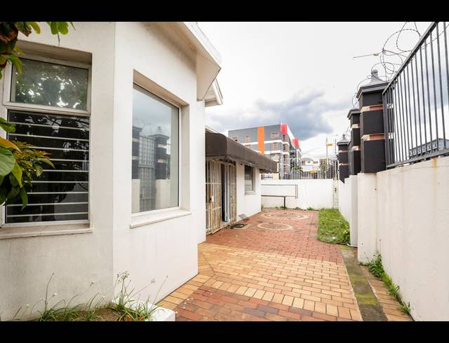 500M² BUILDING FOR SALE IN WINDERMERE